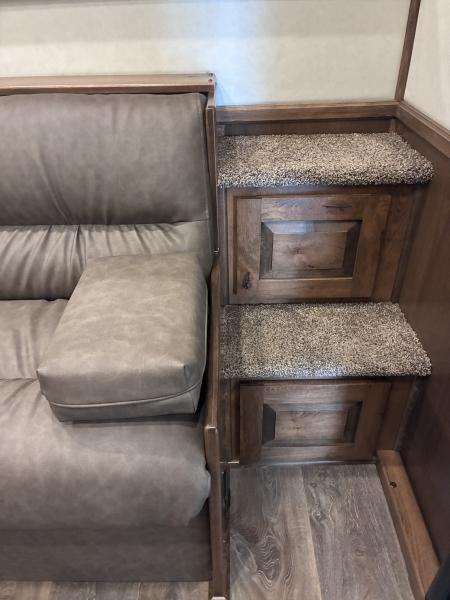New 2027 4-Star Trailers 2H 10'LQ Horse Trailer
