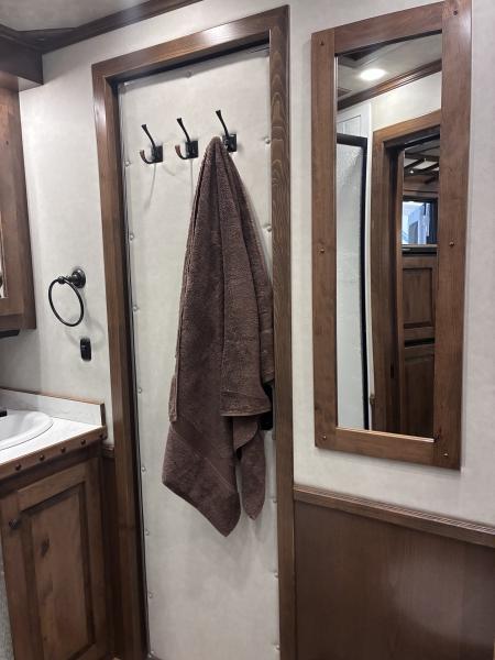 New 2027 4-Star Trailers 2H 10'LQ Horse Trailer