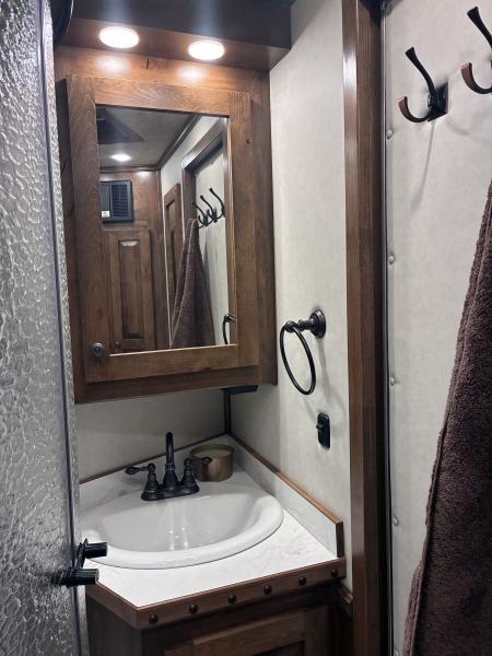 New 2027 4-Star Trailers 2H 10'LQ Horse Trailer