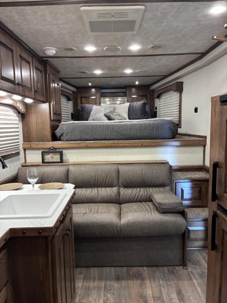 New 2027 4-Star Trailers 2H 10'LQ Horse Trailer