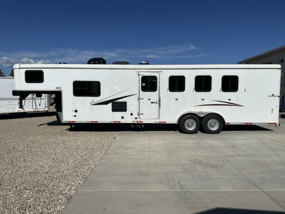 Used 2022 Bison Trailers 4 Horse Living Quarter