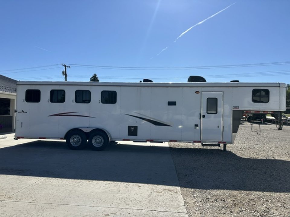 Used 2022 Bison Trailers 4 Horse Living Quarter