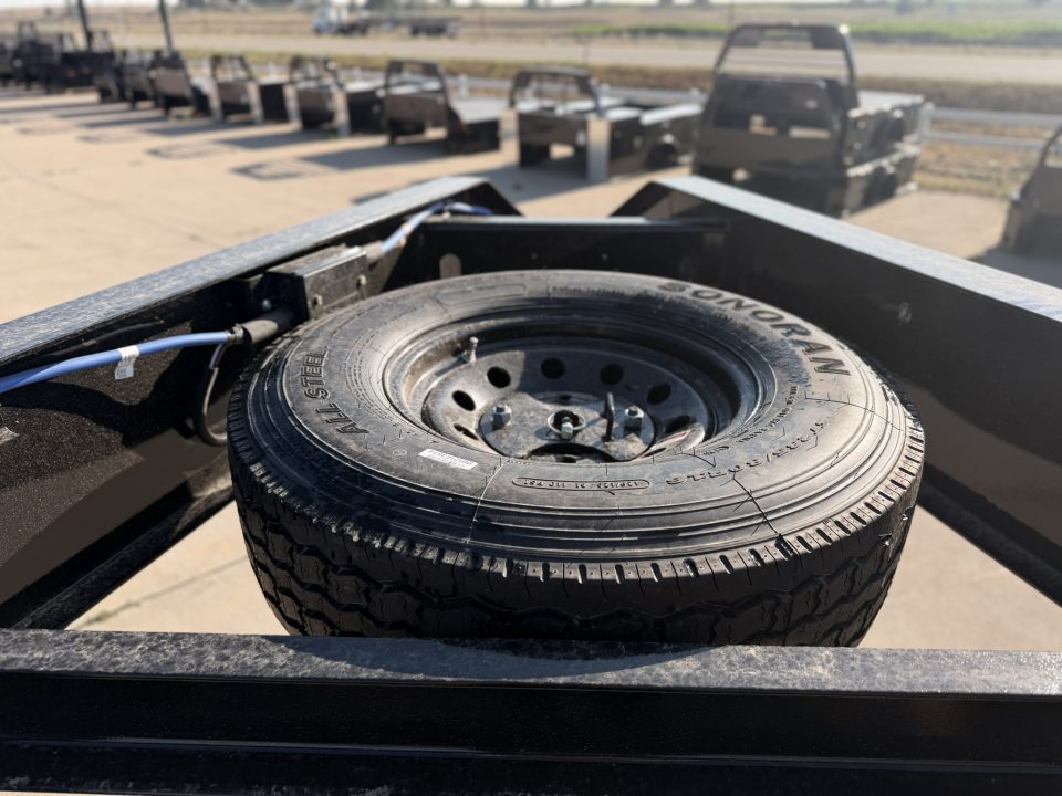 New 2026 Load Trail 8.5-28 Single Wheel Gooseneck Deckover Equipment Hauler W/ 14 PLY Tires 15.6K GVWR