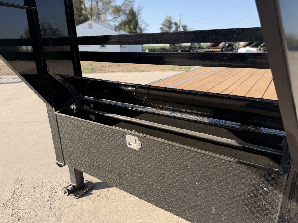 New 2026 Load Trail 8.5-28 Single Wheel Gooseneck Deckover Equipment Hauler W/ 14 PLY Tires 15.6K GVWR