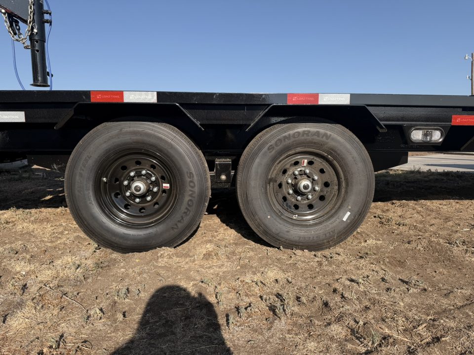 New 2026 Load Trail 8.5-28 Single Wheel Gooseneck Deckover Equipment Hauler W/ 14 PLY Tires 15.6K GVWR