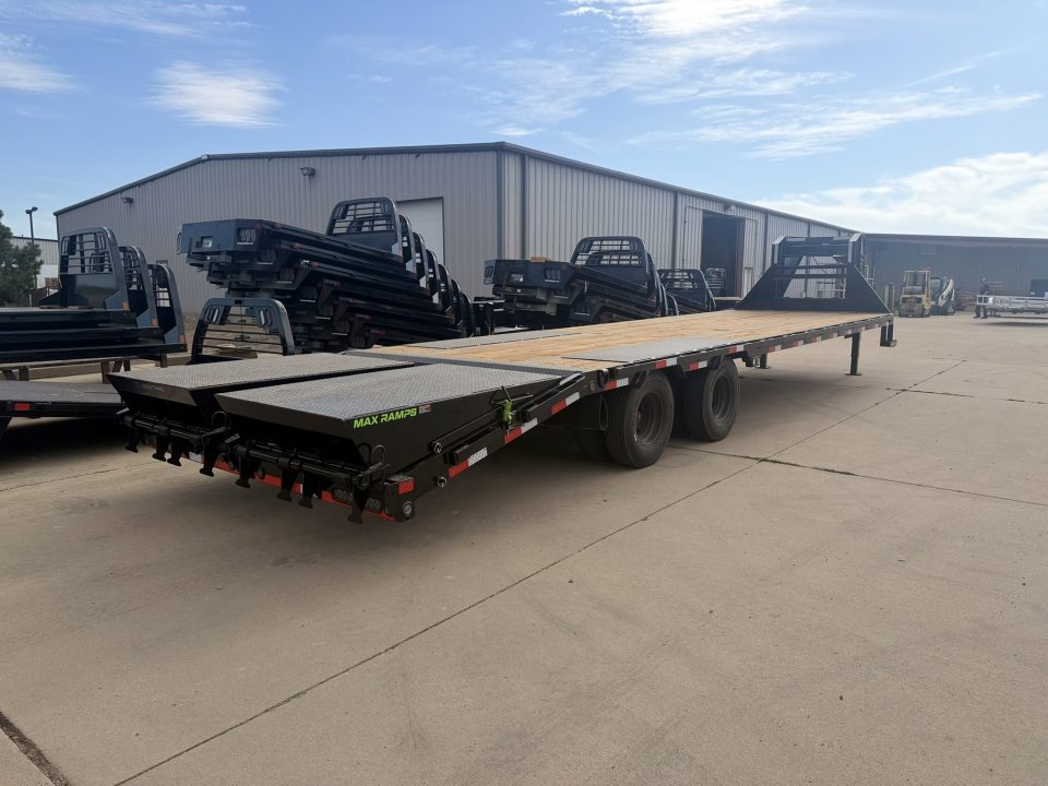 New 2026 Load Trail 8.5-32 Tandem Axle Gooseneck Deckover Equipment Hauler 25.9K GVWR