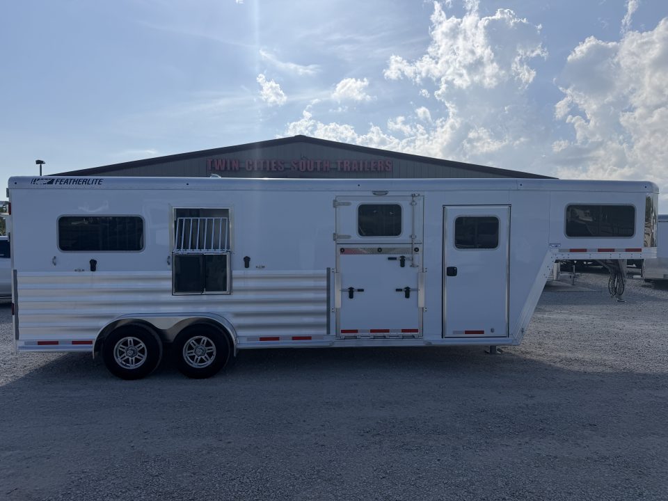 New 2026 Featherlite Trailers 2+1 Gooseneck 9500 Horse Trailer