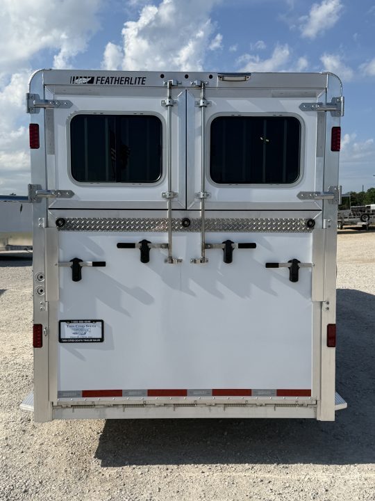 New 2026 Featherlite Trailers 2+1 Gooseneck 9500 Horse Trailer