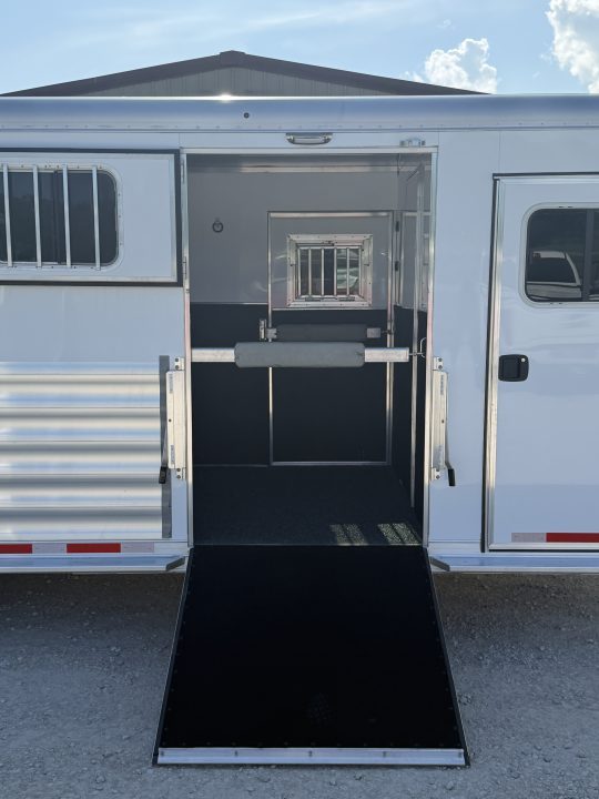 New 2026 Featherlite Trailers 2+1 Gooseneck 9500 Horse Trailer