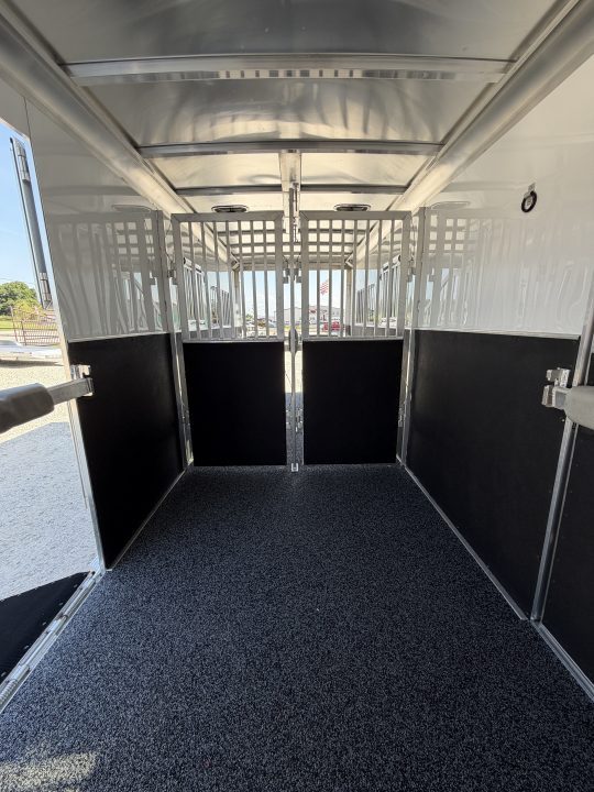 New 2026 Featherlite Trailers 2+1 Gooseneck 9500 Horse Trailer