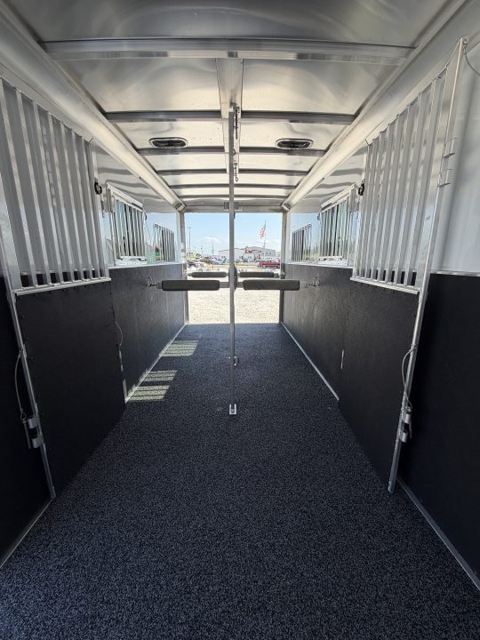New 2026 Featherlite Trailers 2+1 Gooseneck 9500 Horse Trailer