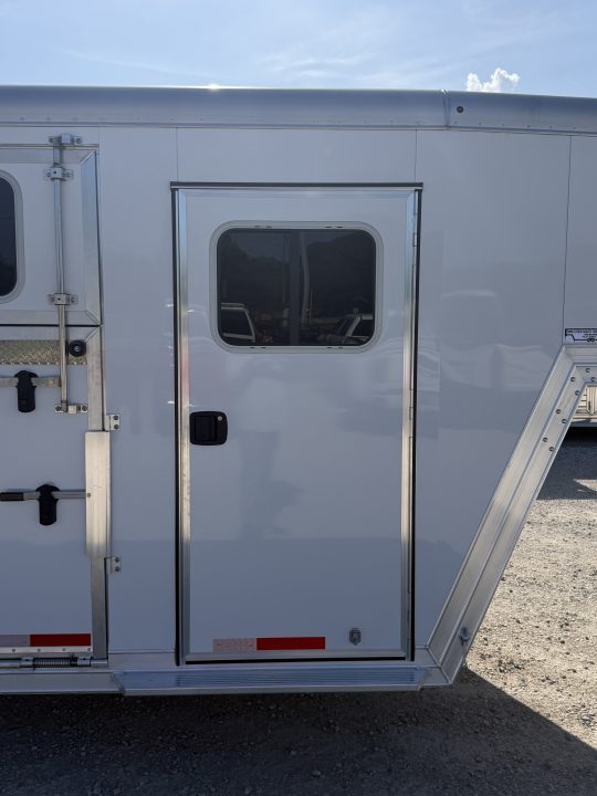 New 2026 Featherlite Trailers 2+1 Gooseneck 9500 Horse Trailer