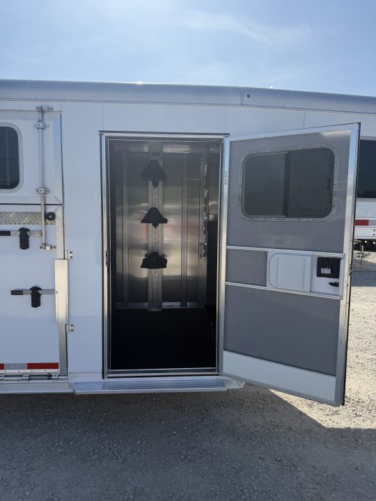New 2026 Featherlite Trailers 2+1 Gooseneck 9500 Horse Trailer