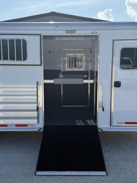 New 2026 Featherlite Trailers 2+1 Gooseneck 9500 Horse Trailer