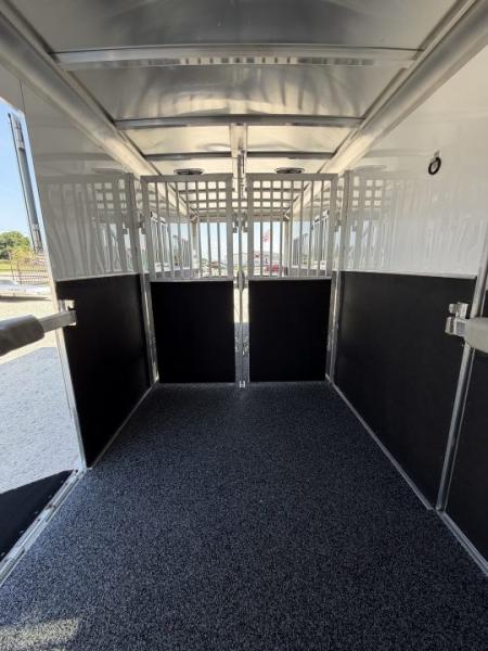 New 2026 Featherlite Trailers 2+1 Gooseneck 9500 Horse Trailer