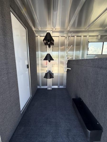 New 2026 Featherlite Trailers 2+1 Gooseneck 9500 Horse Trailer