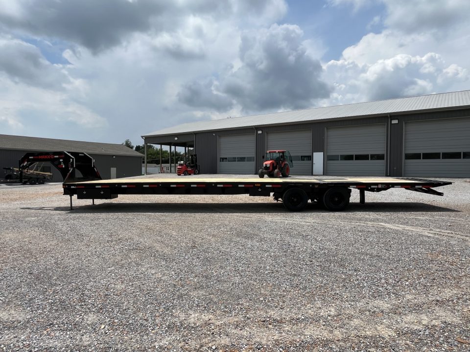New 2027 MAXXD Hydraulic Dovetail Gooseneck Trailer | 40' x 102' 30K GVWR