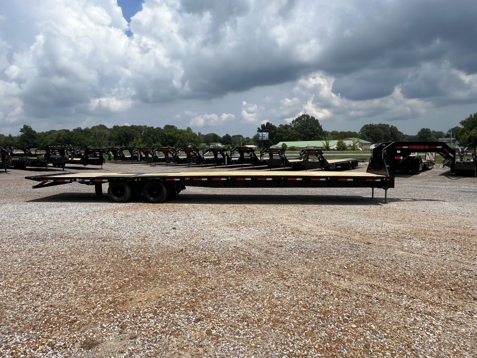 New 2027 MAXXD Hydraulic Dovetail Gooseneck Trailer | 40' x 102' 30K GVWR