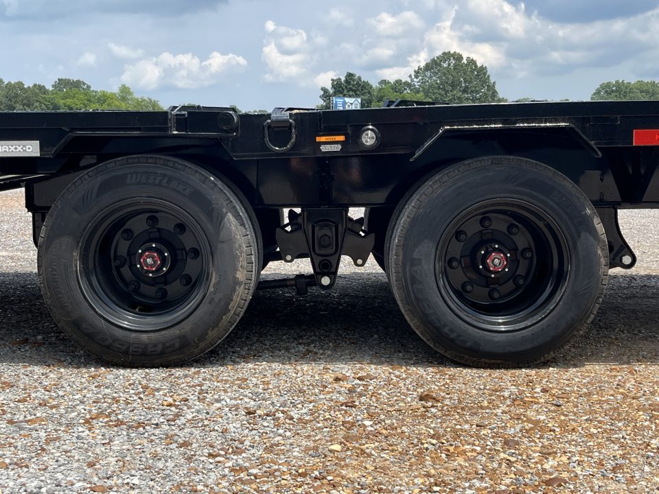 New 2027 MAXXD Hydraulic Dovetail Gooseneck Trailer | 40' x 102' 30K GVWR
