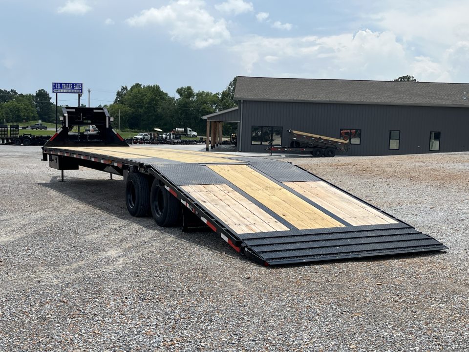 New 2027 MAXXD Hydraulic Dovetail Gooseneck Trailer | 40' x 102' 30K GVWR