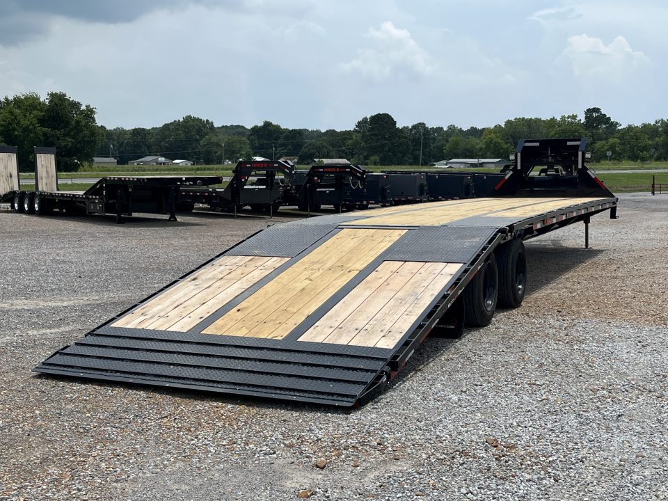 New 2027 MAXXD Hydraulic Dovetail Gooseneck Trailer | 40' x 102' 30K GVWR