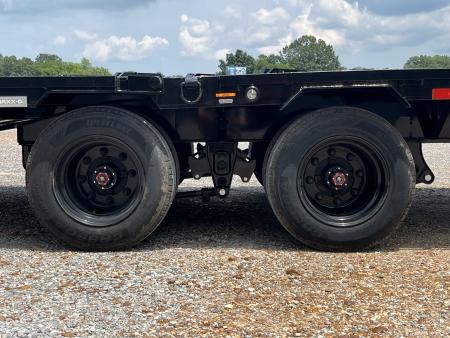 New 2027 MAXXD Hydraulic Dovetail Gooseneck Trailer | 40' x 102' 30K GVWR