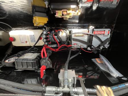 New 2027 MAXXD Hydraulic Dovetail Gooseneck Trailer | 40' x 102' 30K GVWR