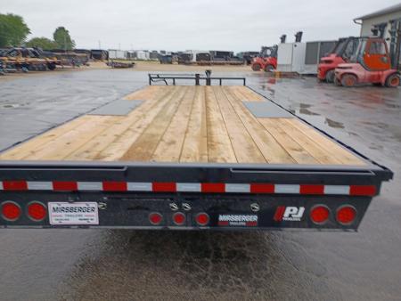 New 2027 PJ Trailers F8222