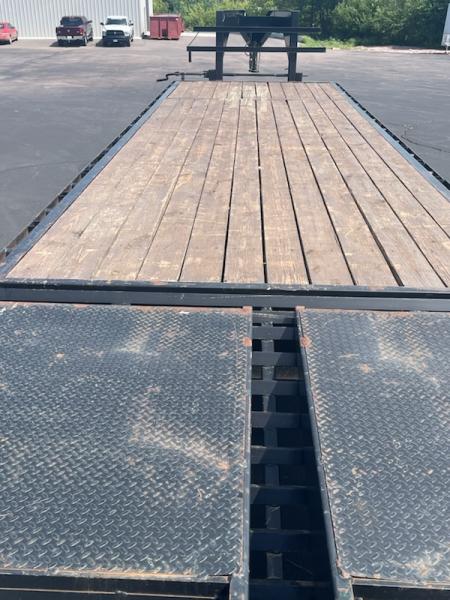 Used 2017 Delta Trailers 8.5x32 flatbed gooseneck Equipment Trailer