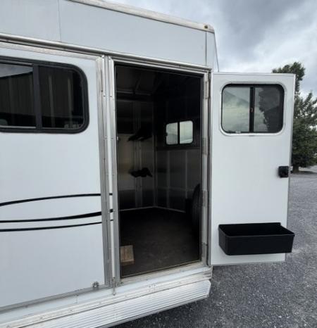 Used 2016 Frontier Trailers 2H Straight Load Tack