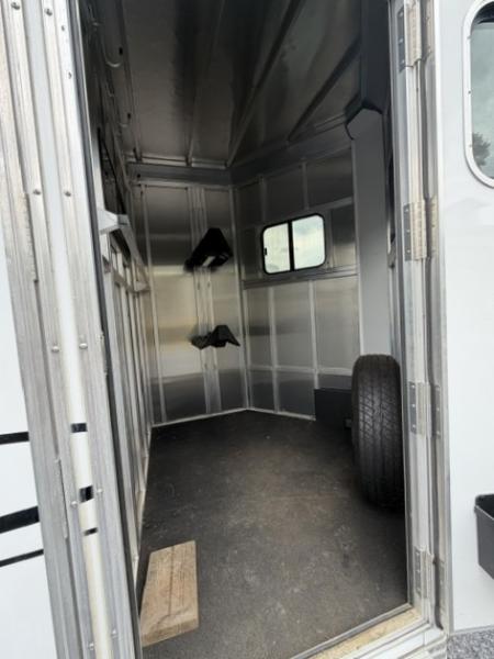Used 2016 Frontier Trailers 2H Straight Load Tack