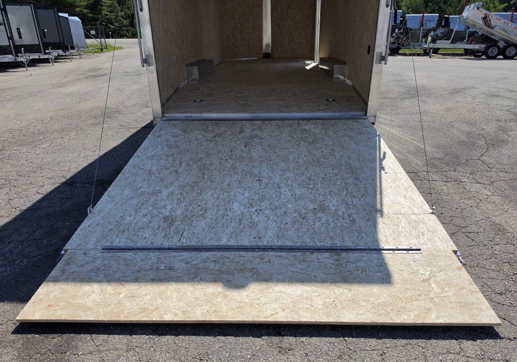 New 8 X 22 CAR HAULER ENCLOSED 5200# AXLES ALL ALUMINUM REAR SPOILER 2027 LIGHTNING