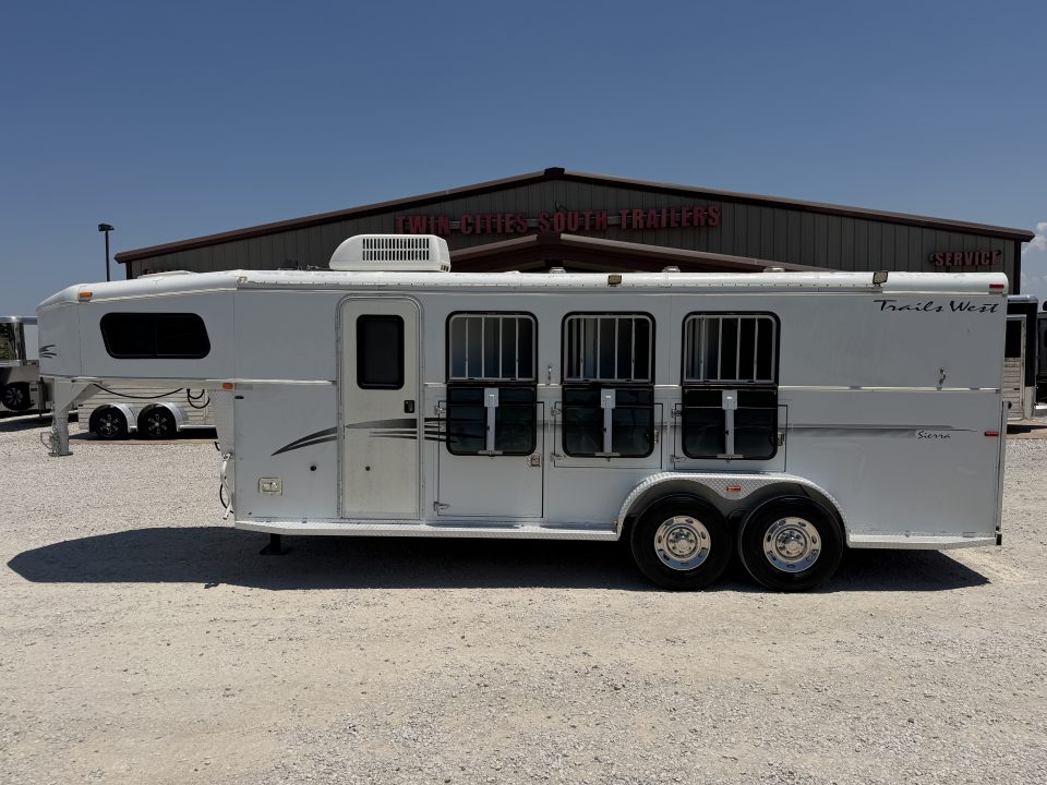 Used 2001 Trails West 3 Horse Gooseneck Living Quarters Horse Trailer