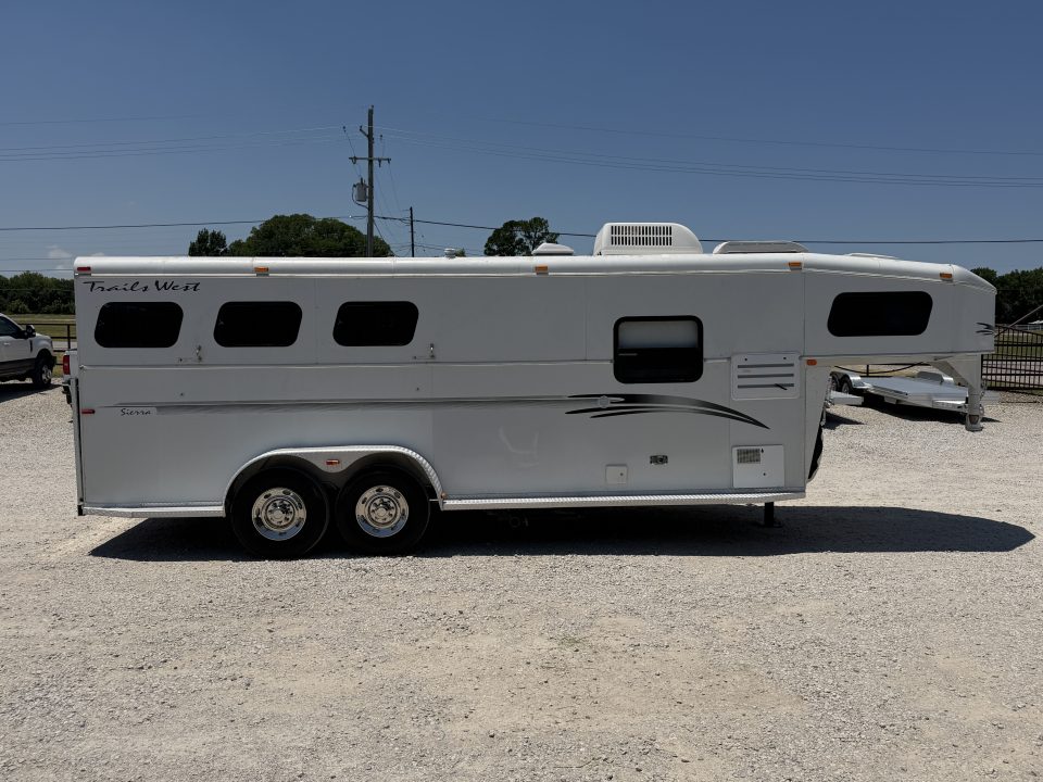 Used 2001 Trails West 3 Horse Gooseneck Living Quarters Horse Trailer