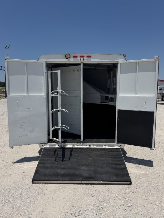 Used 2001 Trails West 3 Horse Gooseneck Living Quarters Horse Trailer