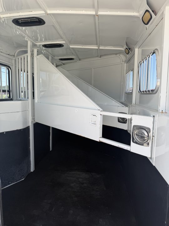Used 2001 Trails West 3 Horse Gooseneck Living Quarters Horse Trailer
