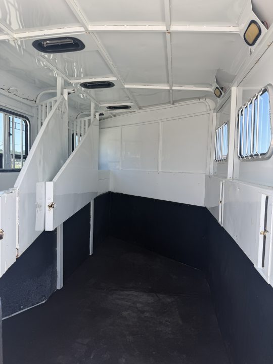 Used 2001 Trails West 3 Horse Gooseneck Living Quarters Horse Trailer