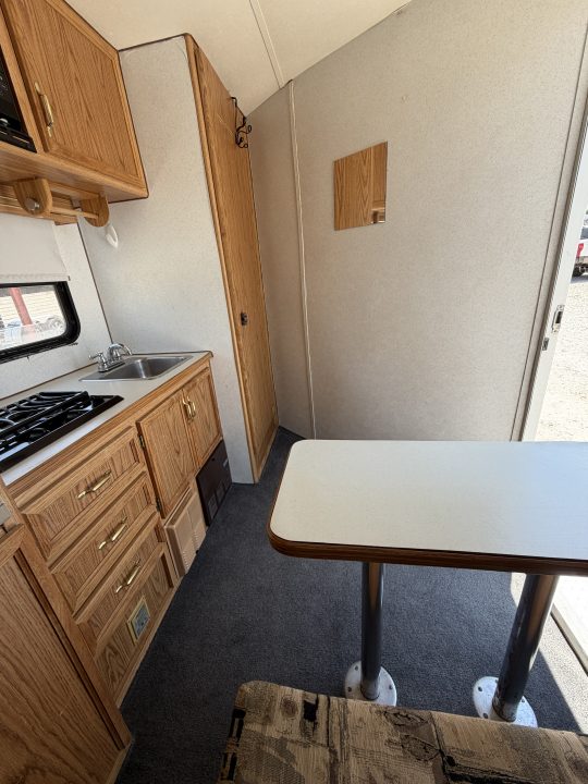 Used 2001 Trails West 3 Horse Gooseneck Living Quarters Horse Trailer