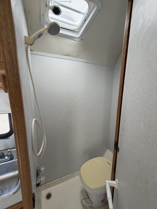 Used 2001 Trails West 3 Horse Gooseneck Living Quarters Horse Trailer