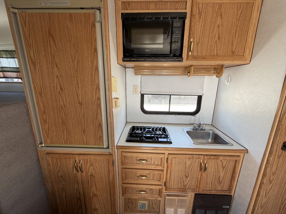 Used 2001 Trails West 3 Horse Gooseneck Living Quarters Horse Trailer