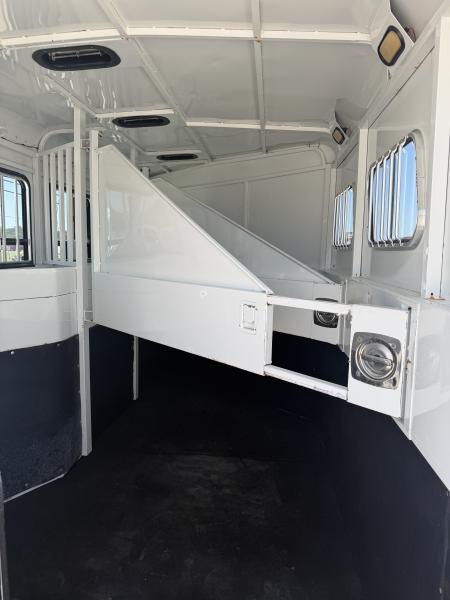 Used 2001 Trails West 3 Horse Gooseneck Living Quarters Horse Trailer