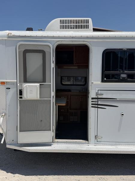 Used 2001 Trails West 3 Horse Gooseneck Living Quarters Horse Trailer