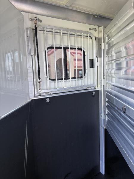 Used 2020 Cimarron Trailers 3H Slant Load GN Horse Trailer