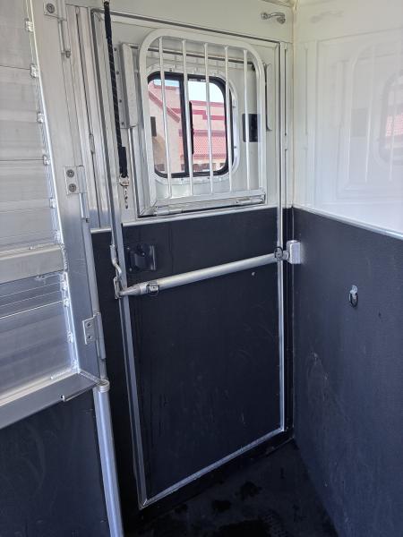 Used 2020 Cimarron Trailers 3H Slant Load GN Horse Trailer