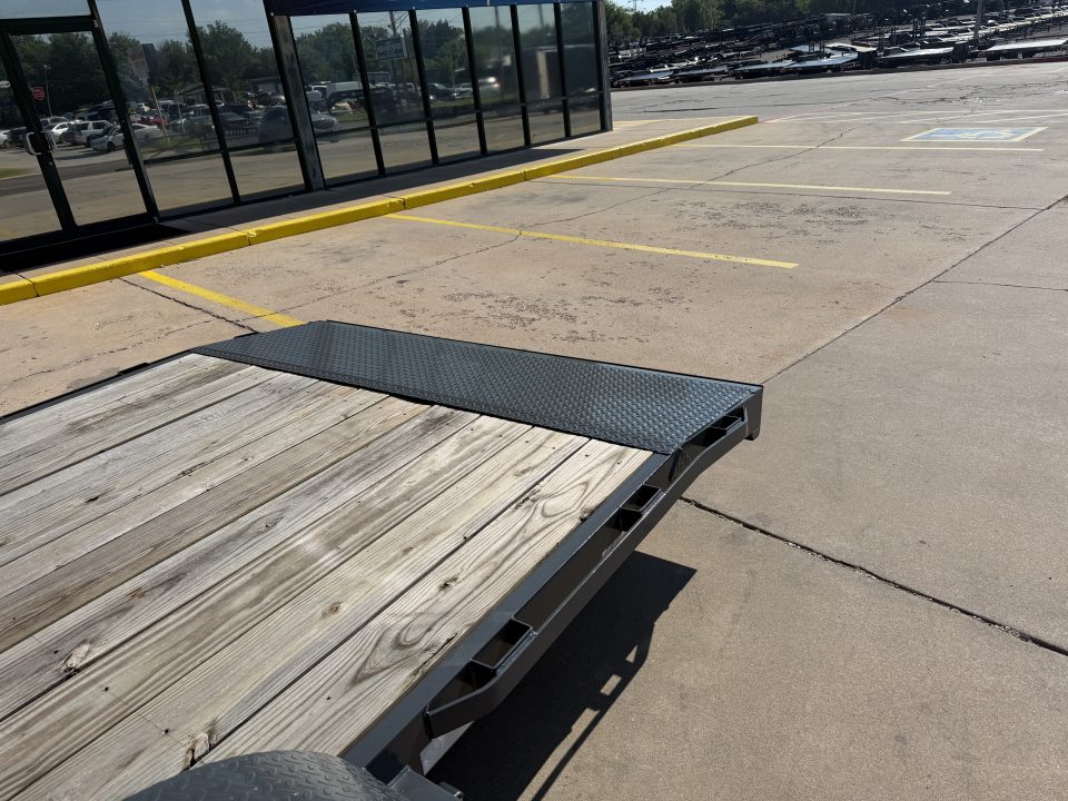 New #144956 2026 LAMAR CC 22 X 83 TANDEM AXLE 10K WOOD FLOOR CAR HAULER