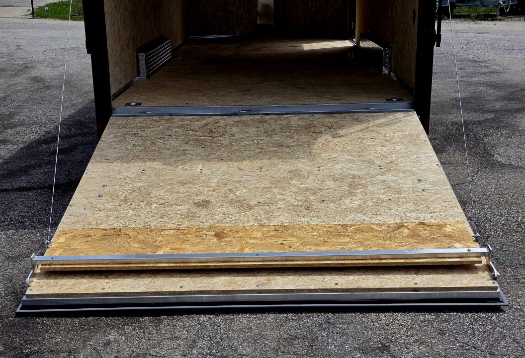 New 7.5 X 20 CARGO ENCLOSED ALL ALUMINUM 2026 LIGHTNING 3500# AXLES REAR RAMP DOOR