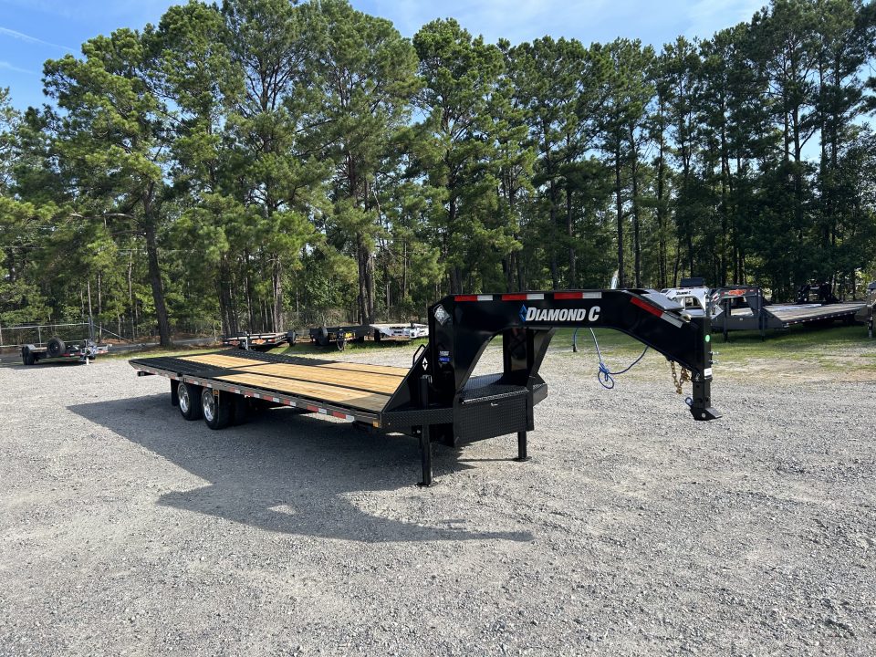 New 2026 Diamond C FMAX212 8.5x32 Hydraulic Dovetail - PACESETTER ! Disc Brakes, 12K Axles & MORE