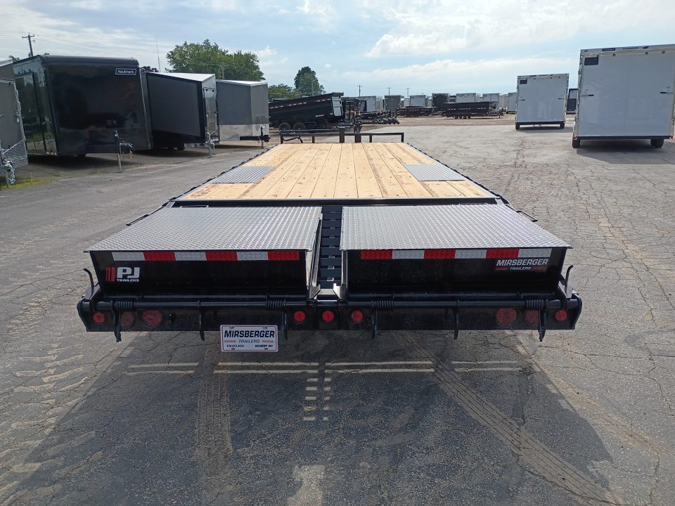 New 2027 PJ Trailers F8282