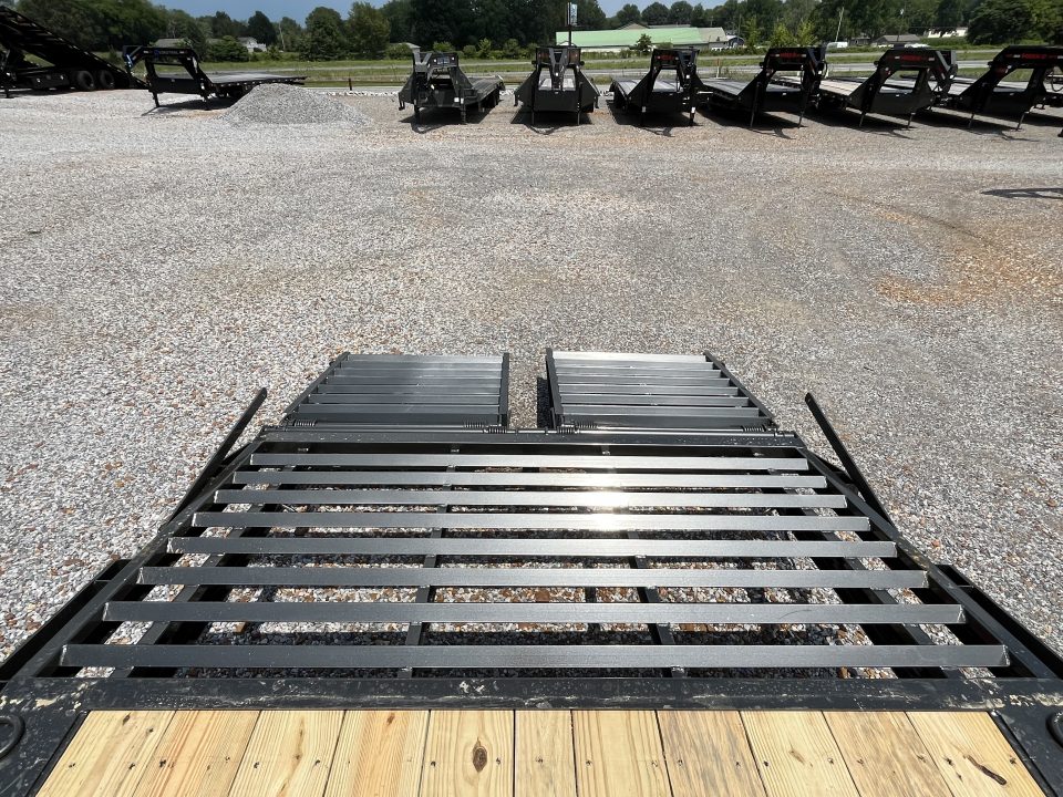 New 2027 MAXXD Gooseneck Trailer | 102" x 26' 18K GVWR