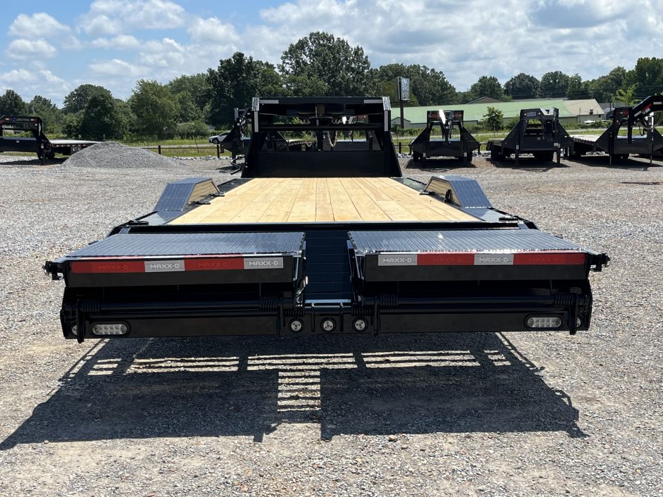 New 2027 MAXXD Gooseneck Trailer | 102" x 32' 18K GVWR